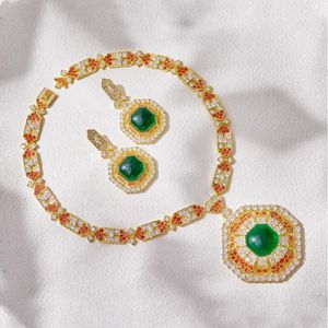Collezione di designer Orecchini stile moda Collana Donna Impostazioni signora Diamante Arancione Zircone ceco Gemma verde Ciondolo ottagonale Set di gioielli per feste