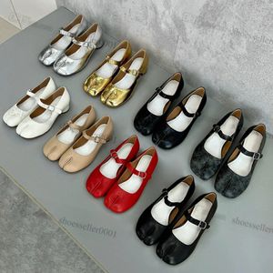 Tasarımcı Kadınlar Maisons Margiela Tabi Sıradan Elbise Bale Ayakkabı Luxurys mm6 Düz topuk koyun derisi deri ayakkabı Lady Spor Sneaker Siyah Beyaz Kırmızı Ayakkabı Sli P2YV#