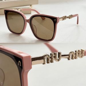 Elegant and fashionable women sunglasses designer square acetate frame with letter symbol studs temple metal symbol with broken diamonds on leng SMU030N vacation