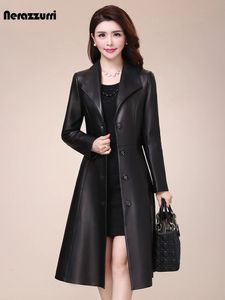 Женские куртки Nerazzurri, весенне-осеннее длинное черное пальто из мягкой искусственной кожи, женское пальто с длинными рукавами и пуговицами, облегающий крой, элегантная женская кожаная куртка 231204
