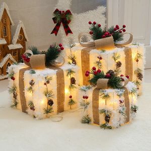 Noel Dekorasyonları 3pcs Hediye Kutusu LED Üç Parça Set Ev Sahne Düzeni El Pencere Dekorasyon Demir Sanat Navidad 231204