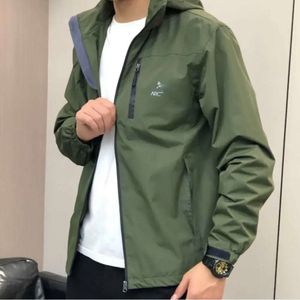 2023 Mäns jackor Arc Jacket Mens Designer Hoodie Tech Nylon Waterproof Zipper Jackets Högkvalitet Lätt utomhussport Män 6888SS