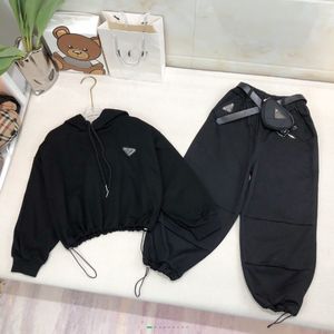 Designer crianças triângulo rotulagem roupas esportivas conjuntos meninos meninas com capuz manga longa moletom pu cinto de couro cintura saco calças 2pcs crianças roupas z5789