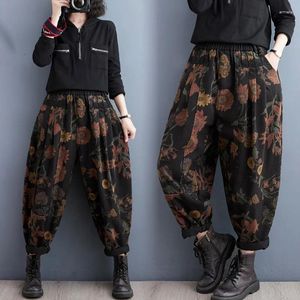 Kvinnors jeans 2023 Autumn Arts Style Women Elastic midja Bomull Denim Harem Pants Vintage Black Flower Print Löst toppkvalitet P247