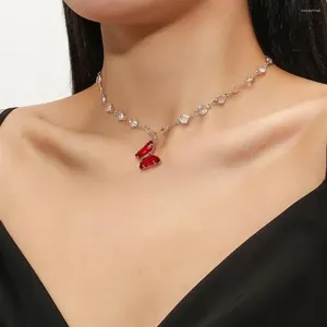 Hänge halsband vintage mode enkel transparent färgglad kristallfjärilhalsband för kvinnor kvinnlig tjej all-match klassiska smycken
