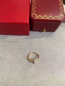 مصمم فاخر حلقة أزياء الأظافر خاتم الماس لامرأة رجل أعلى جودة الطلاء الكهربائي 18K كلاسيكي مميز الذهب الوردي مع صندوق