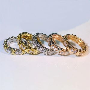 Europa América Estilo Moda Senhora Mulheres Latão Gravado T Letra 18K Banhado A Ouro Dezesseis Pedra Diamantes Anel Anéis Tamanho US6-US9256J