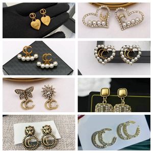 Klasik 18K Altın Kaplama Lüks Marka Tasarımcıları Mektuplar Stud Clip Cincan Geometrik Ünlü Kadınlar Kalp Kristal Rhinestone İnci Küpe Düğün Partisi Jewerlry