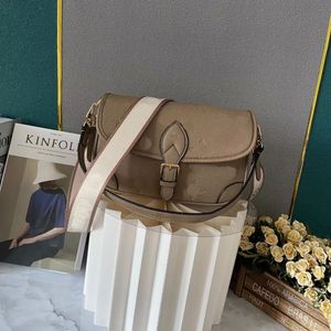 Borse di design uniche in rilievo Borsa classica con patta fantasia Borsa a tracolla in morbida pelle Borsa da donna trapuntata con lettera Borsa a tracolla Borsa shopping di moda Borsa multicolore