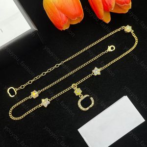 Designerskie naszyjniki luksusowe Diamody Choker for Women Pearl łańcuch biżuterii 18K złote litery wisiork naszyjnik damski łańcuch mody Sweter Prezent 8 stylów z pudełkiem -3