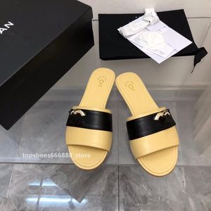 Paris Women Beach Slippers 2024 New Summer Roman Fashion Luxury Designer Flat Sandals Female Latex Soft Sole Shoes tory Flip-flops thong cd Slide Chanes3