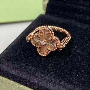 18K Gold Luxury Clover Marka Tasarımcı Kadınlar İçin Kızlar Güzel Döner Çift Side Kırmızı Taş Elmas Yonderlar Çiçek Lazer Aşk Yüzük Anillos Takı