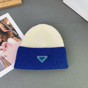 Gorro de designer de luxo de alta qualidade Splice Cores Chapéus Moda Triângulo Invertido Logotipo Tricotado Chapéu de Inverno Unissex Versátil Casual Brimless Chapéus Quentes Chapéus de Caxemira