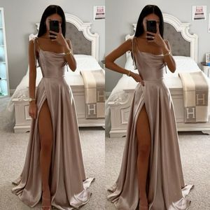 Śliczne szampanowe bal maturalny Linia Spaghetti Evening Backless Pleats Ruffle Podziel się długą specjalną sukienkę OCN Party