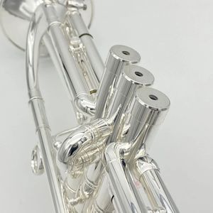 Novo instrumento de trompete agravado com melodia B banhado a prata da Europa para iniciantes para tocar trompete profissional de latão em nível de exame