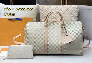 2024 Luxurys Travel Bag Shourdell Tote Bagエンボス加工フラワーショッピングTrave Trave Trave Trave Clutch Purse Classic Women Designer Wallet AAA