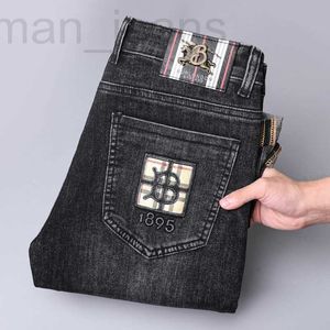 Jeans masculinos designer outono novos jeans masculinos grosso ajuste tubo reto high end bordado impressão casual elástico pequenos pés calças masculinas 6ic8