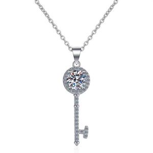 Godkänd diamanttest Moissanite 925 Sterling Silver Key Simple Clavicle Chain Pendant Necklace Women Fashion Söta smycken 05-1CT2602