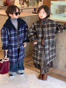 Jacken Kindermantel Koreanischer Stil Jungen und Mädchen 2023 Winter Kinder Kaschmir Zwei Seiten zum Tragen Plaid Mittellang