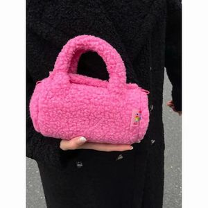 Kvällspåsar designer söt crossbody axelväska kopplingar rosa fluffiga kedja mini handväskor för kvinnor goth läppstift mynt handväska 231205