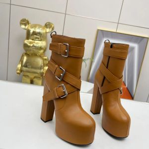 Novo platô Ankle Boot redondo Toe 14,5 cm botas de salto alto fivela de cor sólida Couro Genuíno fechamento com zíper bota robusta designer de luxo para calçados de fábrica femininos