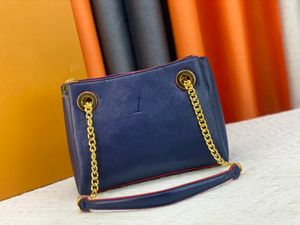 Högkvalitativ kvinnors designer axelväska präglad bokstav handväska läder shopping crossbody väska m43777 plånbok