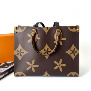 Toppkvalitet Onthego Shop Weekend Designer Bag äkta läder 2 storlekar Kvinnor präglade Mens Clutch Luxury Cross Body Påsar Topphandtag Pochette axel totes handväskor