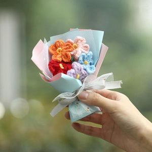 装飾的な花1PCミニかぎ針編みの花の花束手作業のチューリップデイジーの手織り偽の教師の日ギフトパーティー用品