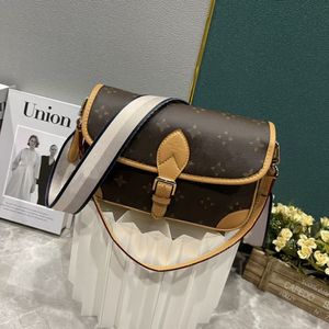 Nytt varumärke retro tryckt Besigners väskor Klassisk Flap Fancy Lock Shoulder Bag Soft Leather Women Letter Handväska Crossbody Fashion Shopping Multi-färgväskor Satchels