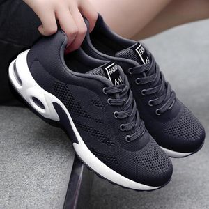 Sapatos femininos verão malha de ar esporte aqua sapatos ao ar livre sapatos de água de secagem rápida tênis unisex tênis de corrida