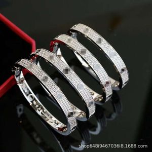 Designer bracelets for men and women High end luxuryV gold CNC precision carving classic black nail rose full sky star wide version couples k diamond