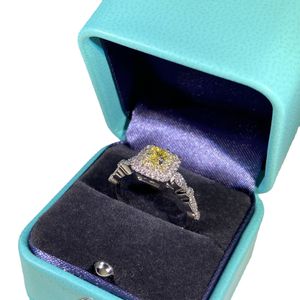 Anelli a fascia di design con geometria zircone di lusso cinese Donna dolce classico grande quadrato in pietra gialla anillo unghia con diamante fine cristallo amore anello gioielli da sposa