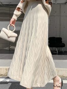 Spódnice skortają jesienne zimowe spódnice dla kobiet dzianinowe spódnica biała wiosenna śruba nić koreańska elegancka ciepła spódnica z opakowaniem bioder 231206