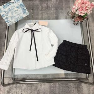 Nuovi abiti per ragazze autunnali Decorazione con fiocco Tuta per bambini Taglia 100-150 Designer Baby Camicia con risvolto e gonna in cotone Dec05