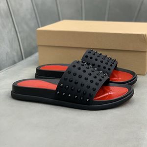 2024 Mens Designer Sliders Spike Slipper Sandalo scivolo piatto Piattaforma nera Mulo Piscina Schiuma Runner Casa Infradito Summer Beach Fondo spesso Borchie Borchie Scivoli