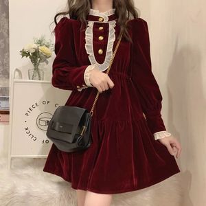 Kvinnors jackor vestidos elegantes para mujer fiesta largos robe rouge höst 2023 långärmad röd stor storlek vintage sammet tårta klänning 231205