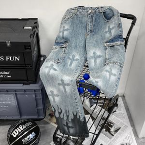 Jeans femininos estilo gótico chama cruz impresso ins americano high street hiphop solto multibolso calças para homens e mulheres 231206