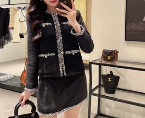 Two Piece Dress FW Autumn Luxury Fashion Women High Quality Diamonds Tweed Jacke Coat With A-Line Skirt Sets 2 Color Gdnz 11.19 231205