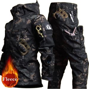 Tute da uomo Camouflage Tattico Set invernali da uomo Giacca militare da esterno in pelle di squalo Tuta impermeabile antivento Softshell Airsoft Tasca uniforme 231206