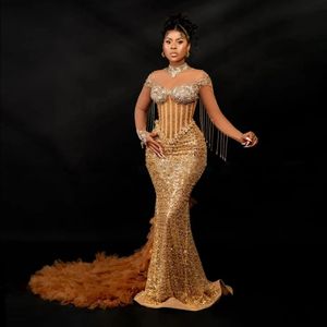 Oszałamiające złoto koronkowe koronkowe afrykańskie sukienki na studniówkę Sheer szyi z długim rękawem Tassels Syrenka wieczorna sukienka formalna z tiulową suknią