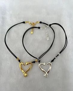 Colares de pingente 2023 unode50 europeu e americano vendendo requintado coração em forma de colar feminino romântico jóias presente pacote
