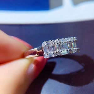 Kinesisk lyx CZ Zircon Geometry Designer Band Rings for Women Men Anillos Nail Finger Fine Shining Diamond Crystal Love Ring smycken