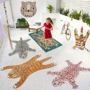 Tappeto a forma di leopardo Tappeti per camera da letto per bambini Decorazioni per la casa Leggero Lusso Moda Minimalista Simpatico cartone animato IG Tappeti morbidi da comodino in poliestere 231206