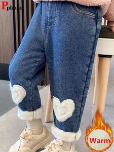 Jeans invernali foderati in velluto per ragazze Pantaloni jeans vintage spessi elastici a vita alta per bambini Denim Harem Calca peluche bambini caldi Vaqueros Broek 231206