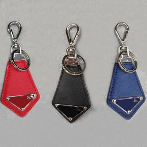 Högkvalitativ lyxdesigner Keychains män Kvinnor Bil Key Chains Charm Keyring Lovers Keychain Leather Pendant Bag Key Ring Accessories