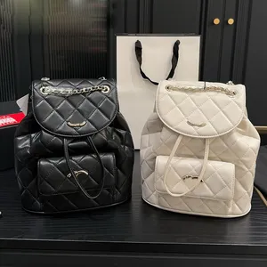 Женская дизайнерская сумка-рюкзак с полукруглым клапаном, несколькими карманами, 21x23 см, икра/кожа ягненка, золотистая металлическая фурнитура, регулируемый ремень, роскошная сумка на плечо