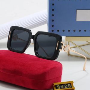Wysokiej jakości okulary przeciwsłoneczne Womans Fashion męskie okulary słońca Ochrona UV Mężczyźni Projektanci Gradient Gradient Meld Kobiet Kobiety z oryginalnymi skrzynkami 8426