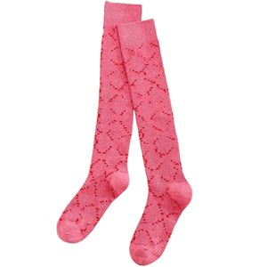 Großhandel Damensocken, modische und exquisite Hip-Hop-Mädchen-Damen-Kniesocken, hohes Design, Vollbuchstaben-bedruckte Socken, Straßenkleidung jj6