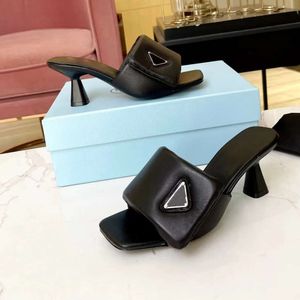 Toppkvalitet Casual Shoes Summer Soft Comfort vadderade Nappa Sandaler Kvinnor Borsta läder Vit svart Slide Flat Lady Slip på tofflor Walking Beach Disc