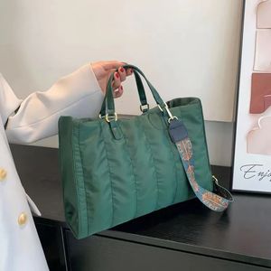 Sacos de noite moda grande mulheres bolsa espaço almofada algodão pena para baixo saco inverno espaço macio algodão senhora bolsa de ombro bolsa feminina 231205